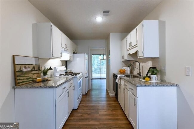 Foto del edificio - 1697 Cedar Bluff Way