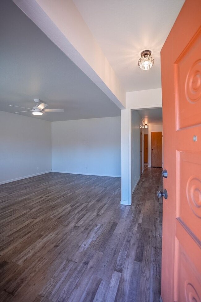 Building Photo - Charming Three Bedroom Napa Bel Aire House