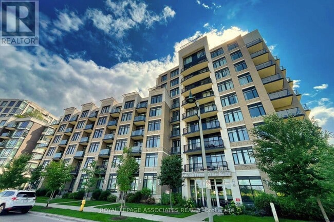 Building Photo - 111-111 Upper Duke Crescent