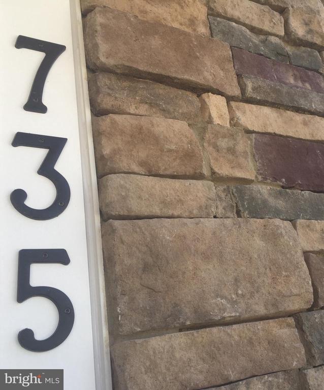 Foto del edificio - 735 Stonehouse Wy