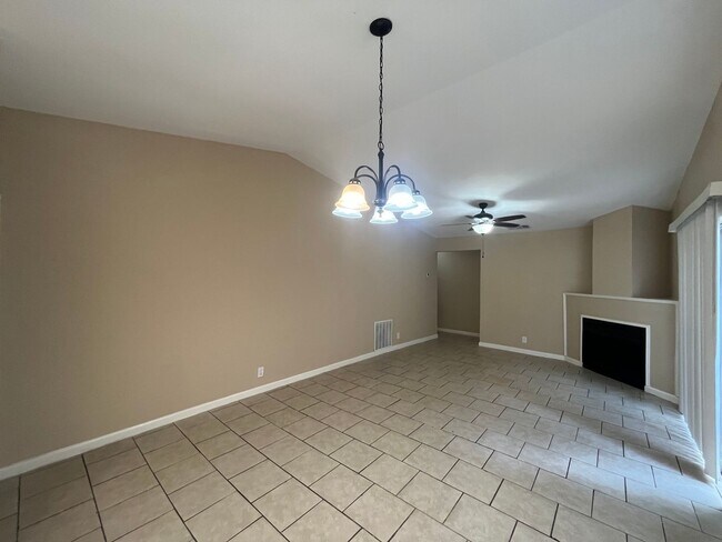 Foto del edificio - 4018 Sunrise Creek Dr