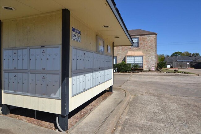 Building Photo - 9200 W Bellfort Ave