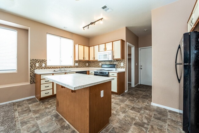 Building Photo - 8813 Iron Hitch Ave