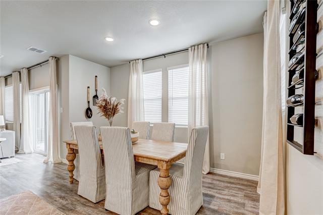 Foto del edificio - 1728 Laurel Ln