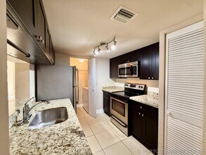 Building Photo - 9901 Westview Dr