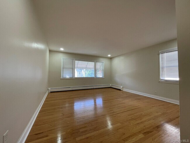 Building Photo - 159 Elm Ave