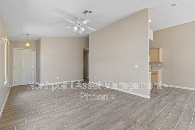 Foto del edificio - 525 N Val Vista Dr