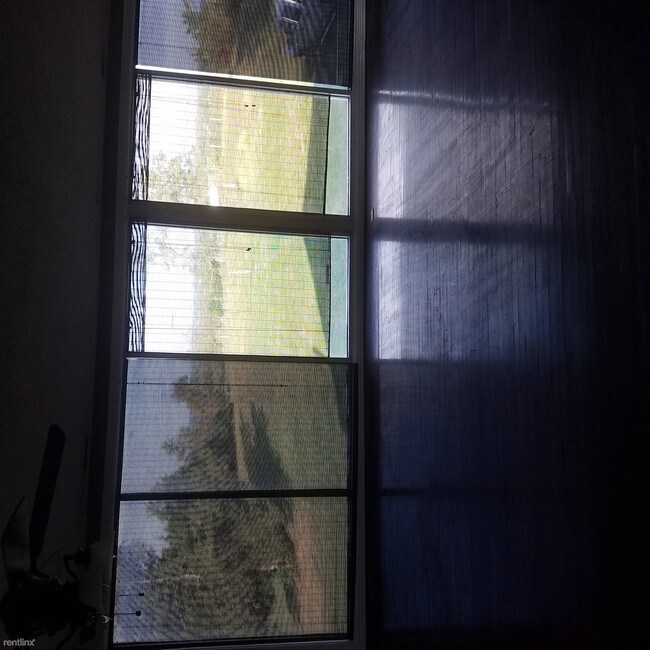 Foto del edificio - 325 Adams Ln