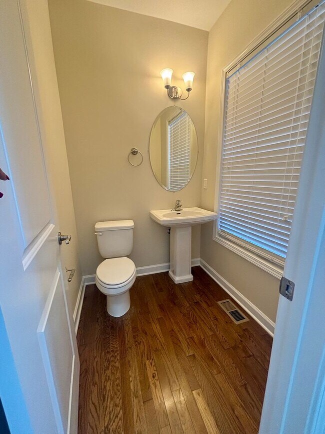 Foto del edificio - Fairlawn, 5 BR / 3.5 BA Available Sept 1st