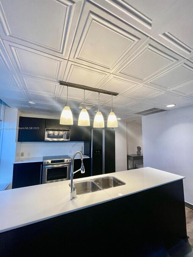 Foto del edificio - 665 NE 25th St