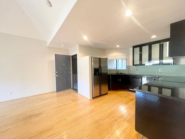 Foto del edificio - COMING SOON!! BEAUTIFUL  2 Bed / 2 Bath - Across from The River Shopping Center in RANCHO MIRAGE!