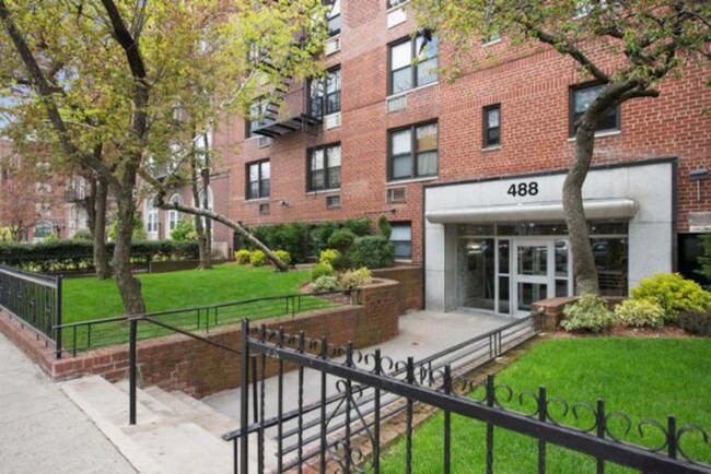 Foto del edificio - 488 Ocean Pkwy