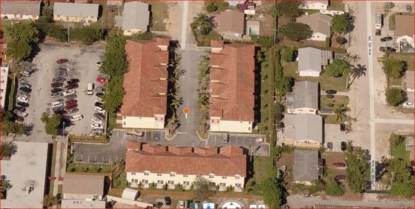 Building Photo - Colonial Palms