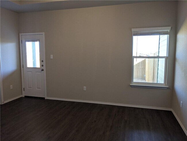 Foto del edificio - 1410 E Walnut St