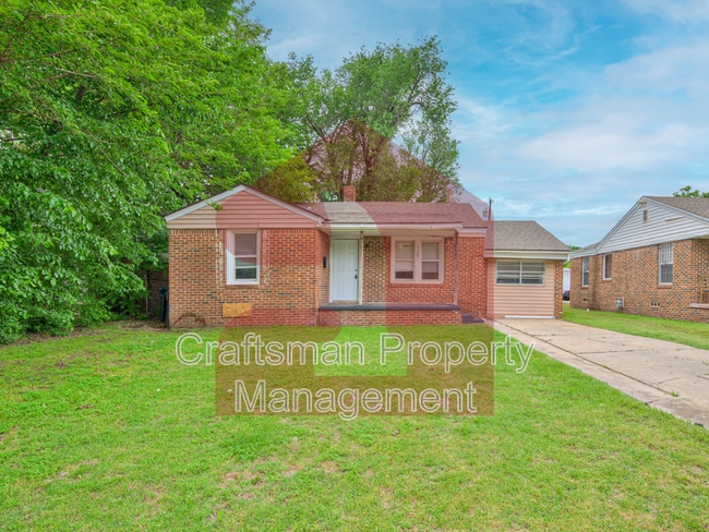 Photo - 1105 Bellevidere Dr House