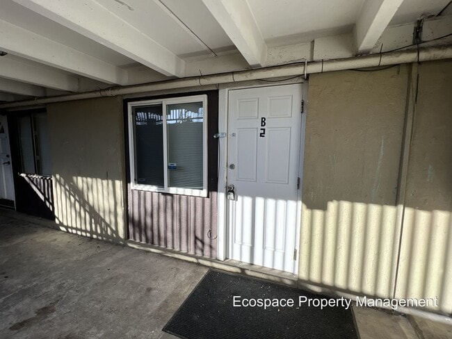 Building Photo - Studio Apartment in Denver