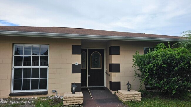 Foto del edificio - 1608 Watrous Dr