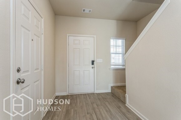 Building Photo - SELF TOUR NOW! - 536 Moline Way, Locust Gr...
