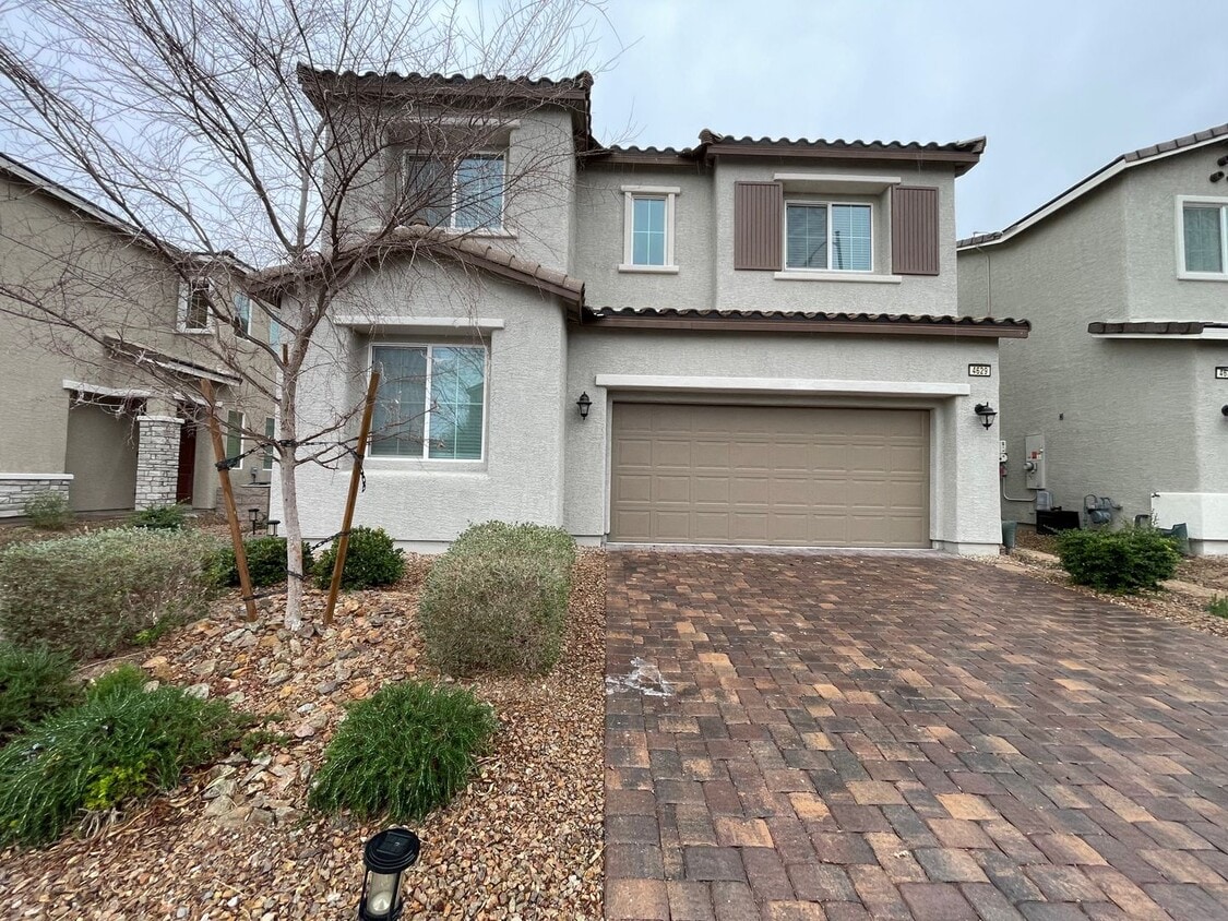 Primary Photo - GATED 3 BED 2.5 BATH 2 CAR GARAGE SINGLE F...