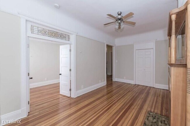 Building Photo - 326 W Dickens Ave