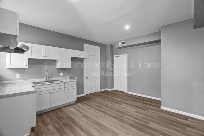 Building Photo - 3456 Chippewa St