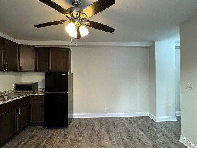 Foto del edificio - 3927 N Clarendon Ave