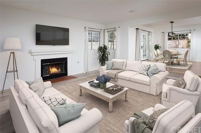 living room - 4333 Willow Glen St