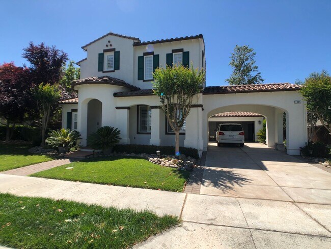 Building Photo - Stunning Eagle Ridge Home