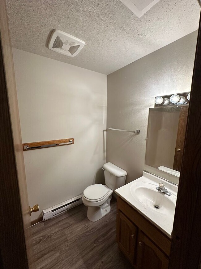 Foto del edificio - 3625-3627 Livingston Lane