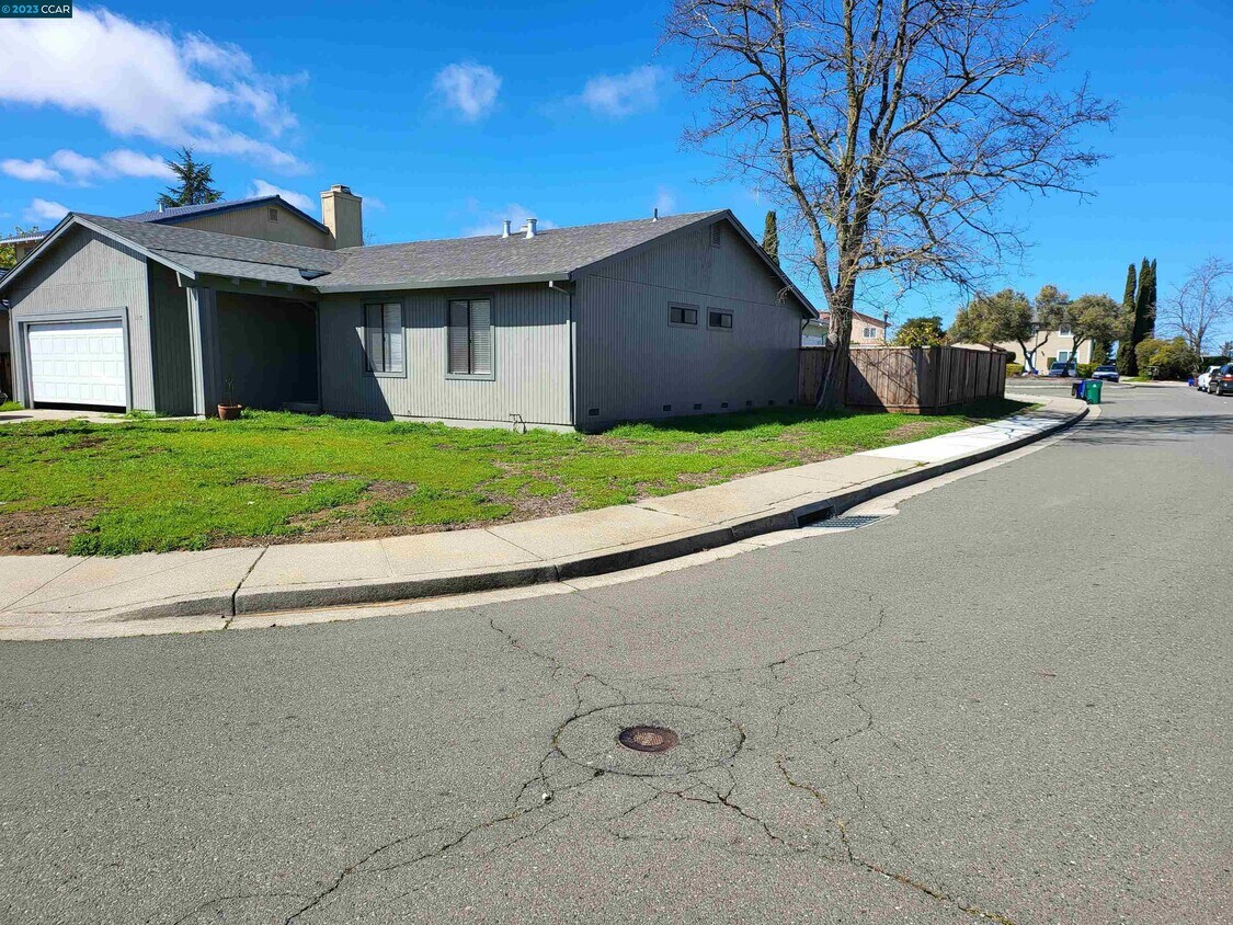 Primary Photo - 115 Pecan Dr