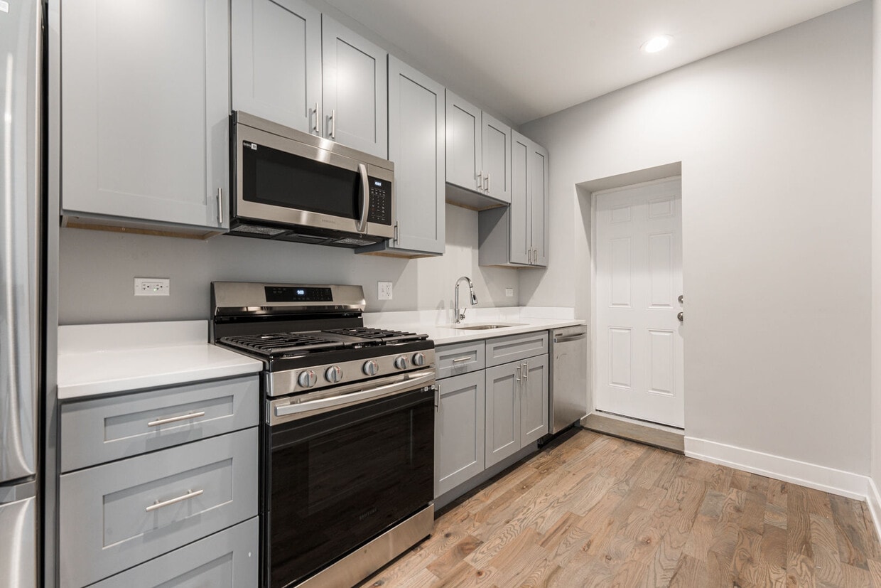 Foto principal - 926 W 32nd Pl