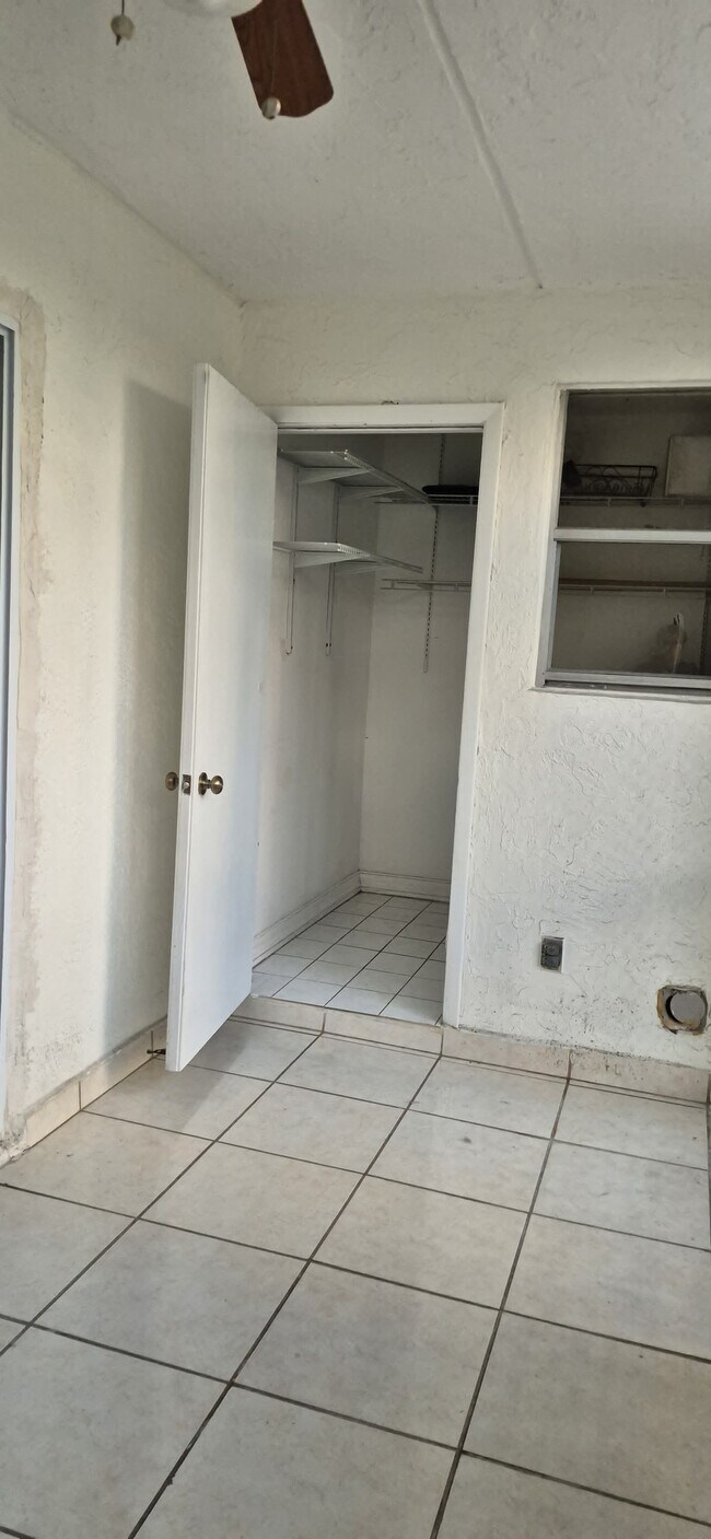 Foto del edificio - 2100 Springdale Blvd