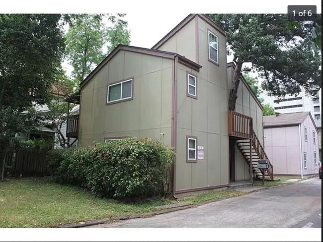 Building Photo - 702 W 22nd St