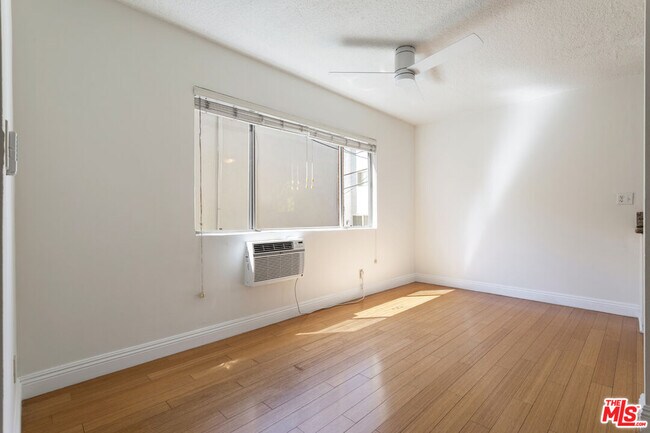 Foto del edificio - 11947 Kiowa Ave