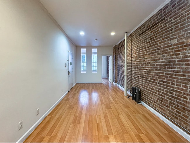 Building Photo - 71 Pineapple St