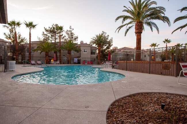 Foto del edificio - 9050 W Warm Springs Rd