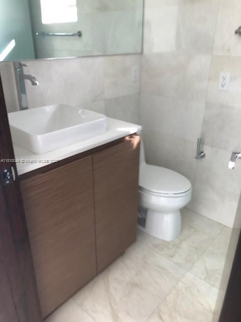 Foto del edificio - 321 Palmwood Ln