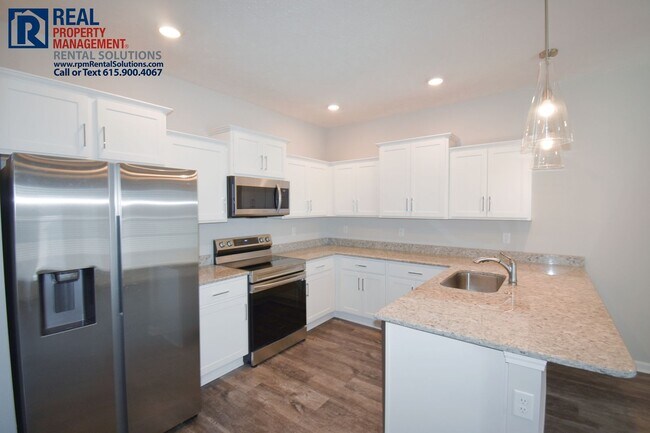 Foto del edificio - Gorgeous 3 bedroom Townhome! Neighborhood pool & attached garage!