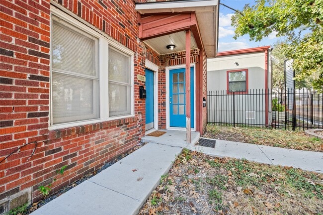 Building Photo - 1819 Sul Ross St