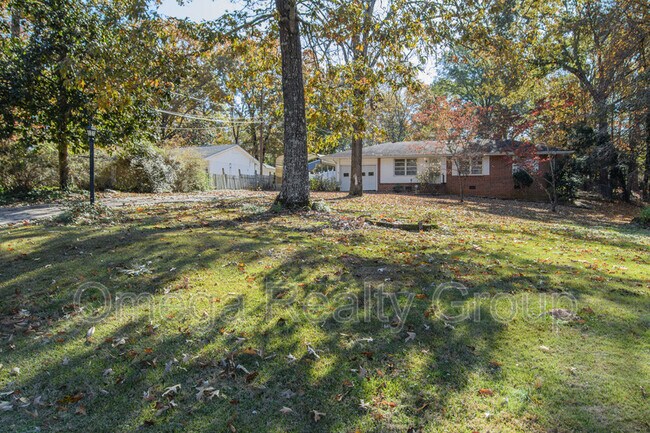 Foto del edificio - 207 Forest Hills Cir
