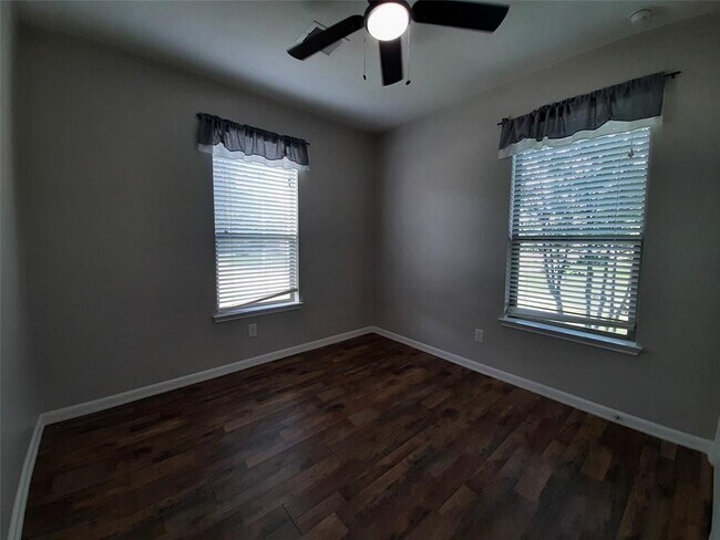 Foto del edificio - 16438 Sheffield Run Dr