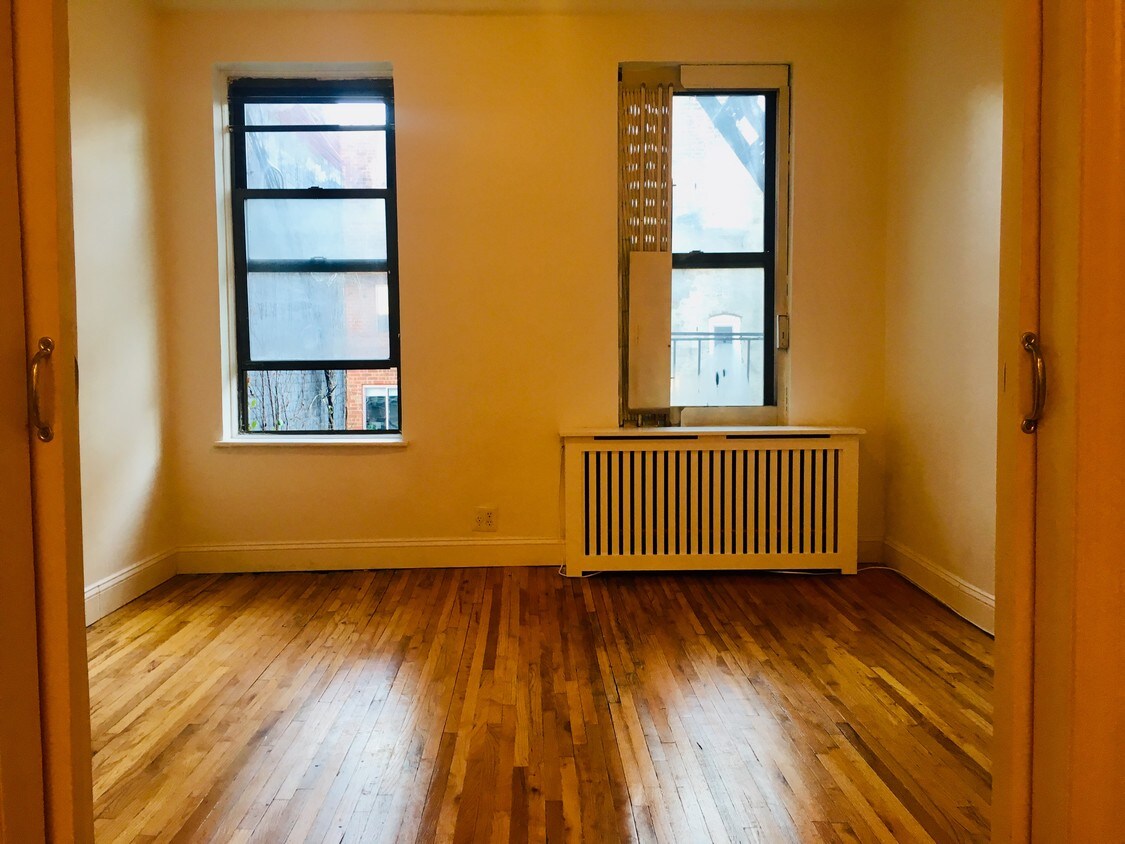 Foto principal - 190 E 3rd St