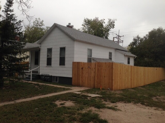 Building Photo - 207 E 6th St