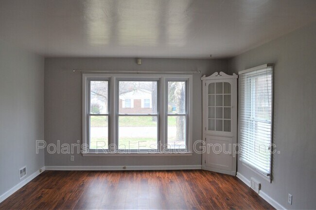 Foto del edificio - 6057 Rosslyn Ave
