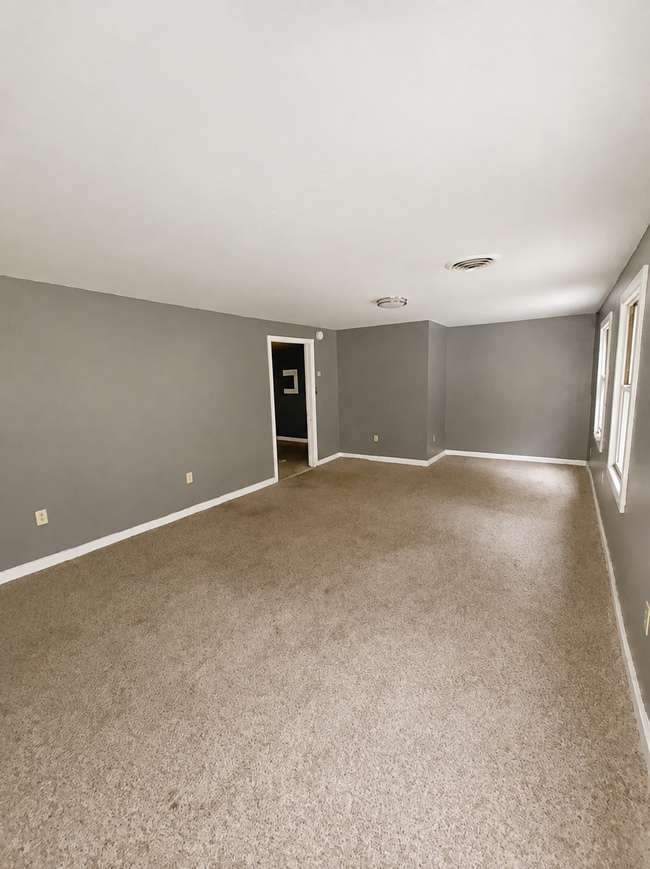 Building Photo - 735 Burden Ave