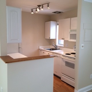 Building Photo - 1614 W Abingdon Dr