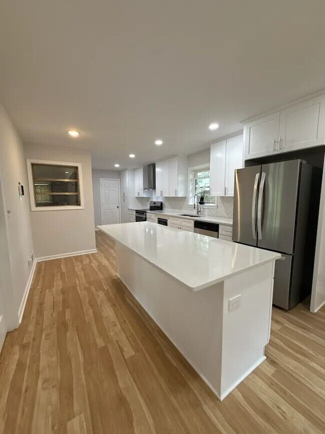Building Photo - 3 bed 2 bath in Decatur!