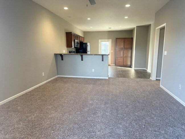 Building Photo - 2 Bed 1 Car Attached Villa in Blue Springs