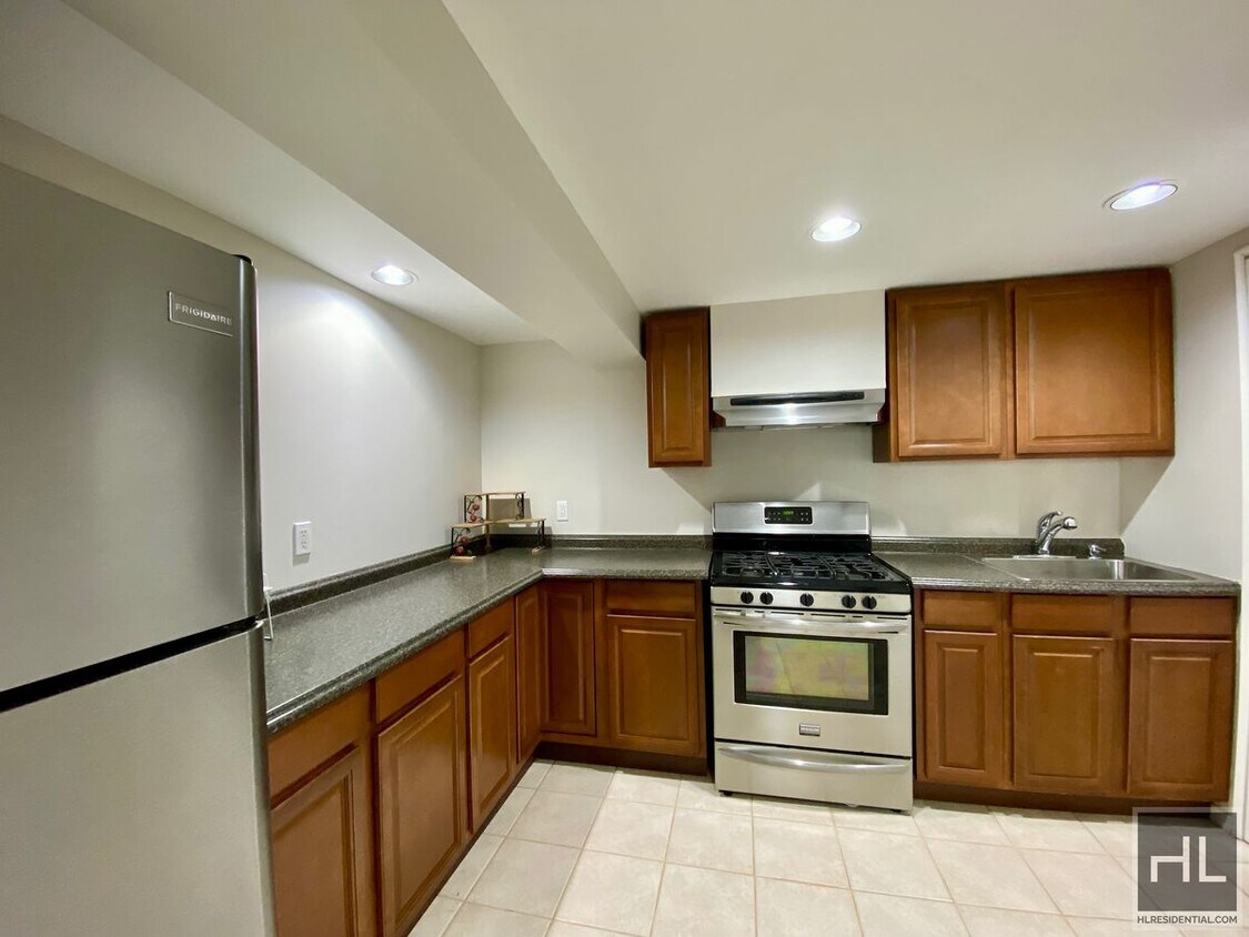 Primary Photo - 156 AVENUE