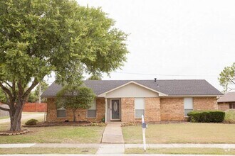 Building Photo - 1535 Rocky Point Dr